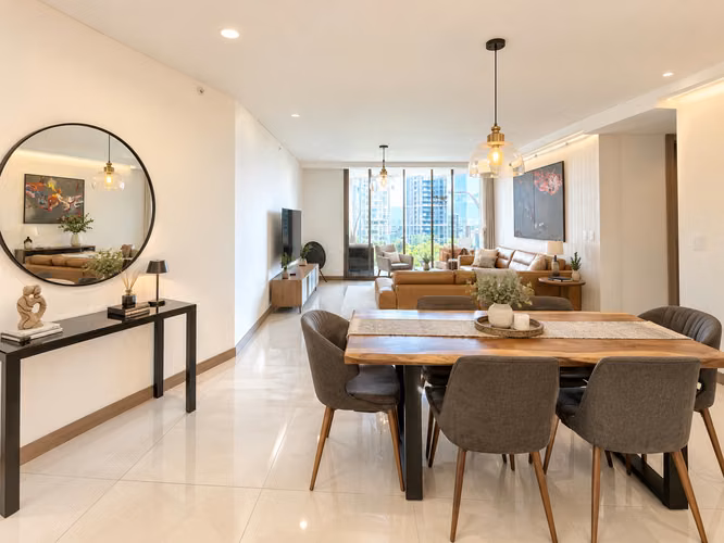 Alquiler $3.500 | 167 m² habitables | 3 habitaciones | 2.5 baños | hasta 3 vehículos