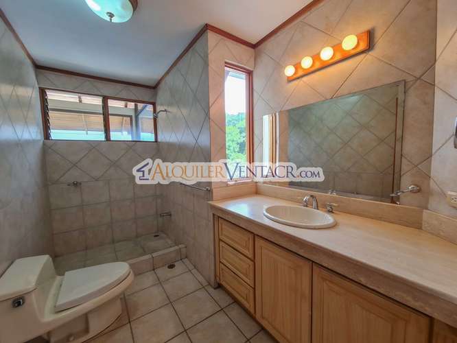 CASA CON PISCINA PROPIA Y VISTAS CON 2.266 M2 LOTE EN ALTO LAS PALOMAS SANTA ANA - Imagen 16