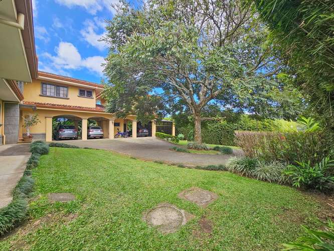 LUJOSA CASA DE 570 M2 CON 2.244 M2 DE LOTE EN SAN ANTONIO ESCAZU - Imagen 3
