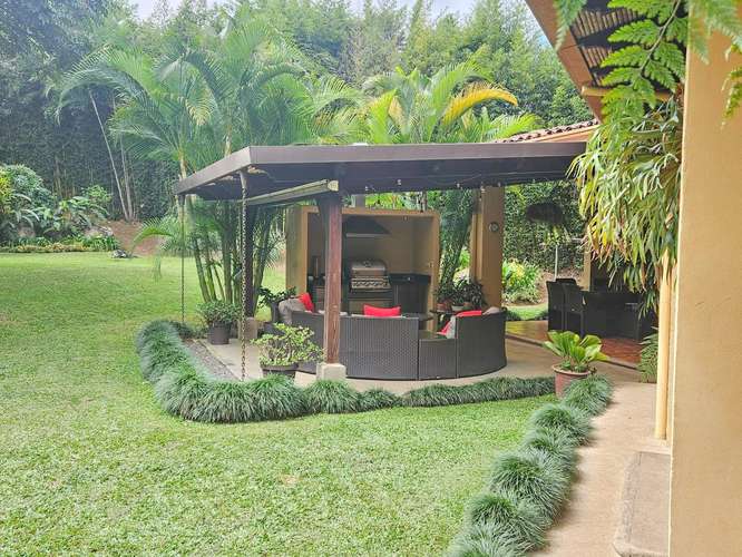 LUJOSA CASA DE 570 M2 CON 2.244 M2 DE LOTE EN SAN ANTONIO ESCAZU - Imagen 4