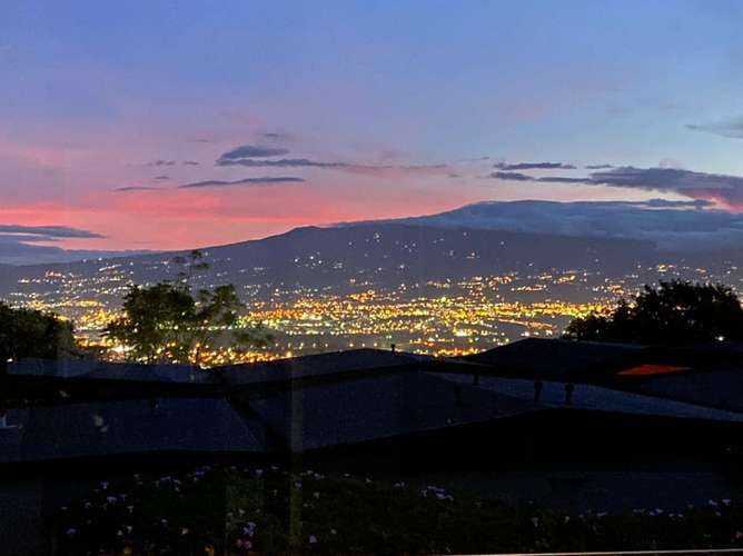 LUJOSO CONDO DE 3 HABIT. CON VISTA EN SAN ANTONIO ESCAZU - Imagen 13