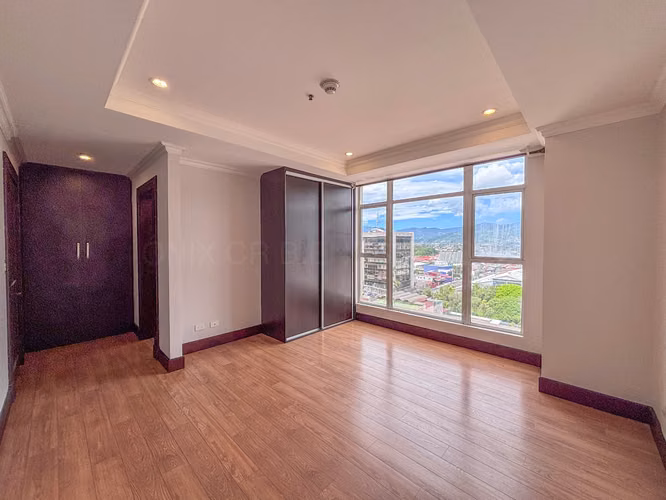 APARTAMENTO CON ACABADOS DE LUJO EN ALQUILER UBICACIÓN LA SABANA EN CONDOMINIO - Imagen 7