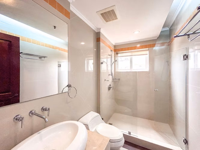 APARTAMENTO CON ACABADOS DE LUJO EN ALQUILER UBICACIÓN LA SABANA EN CONDOMINIO - Imagen 12
