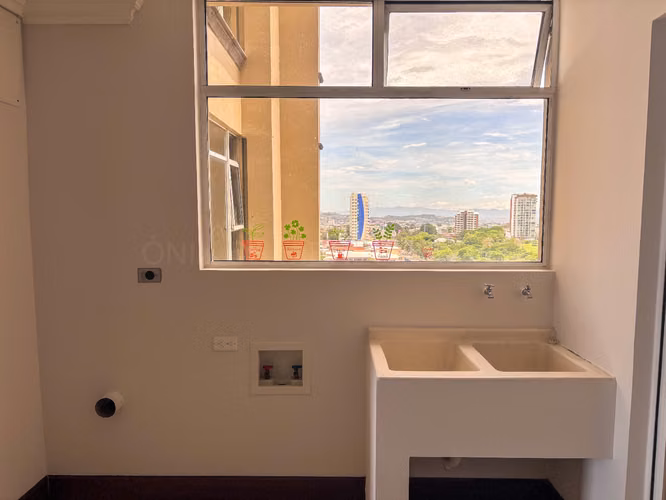 APARTAMENTO CON ACABADOS DE LUJO EN ALQUILER UBICACIÓN LA SABANA EN CONDOMINIO - Imagen 11