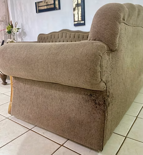 Se vende juego de sala, con estructura de madera y tapizado en tela  - Imagen 7