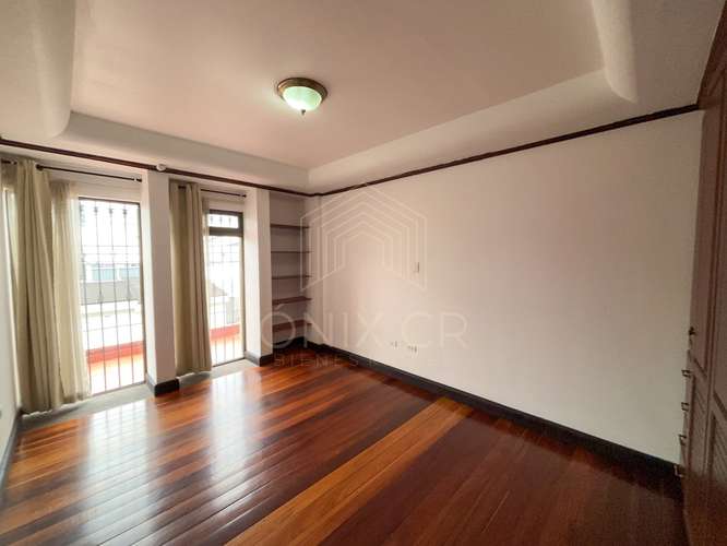 Vive en Rohrmoser: Casa Independiente con Jacuzzi en Suite y Azotea Privada - Imagen 13