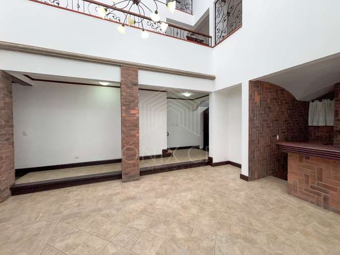 Vive en Rohrmoser: Casa Independiente con Jacuzzi en Suite y Azotea Privada - Imagen 5
