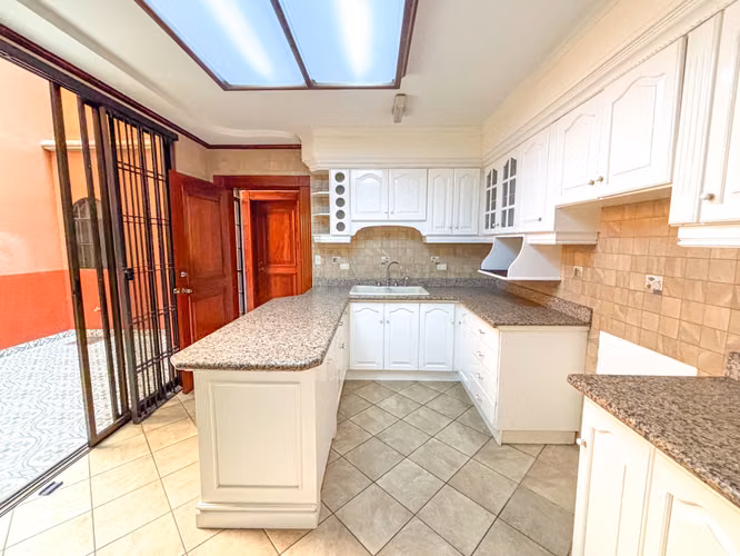 Alquiler Casa Independiente en Nunciatura con Azotea Privada y Jacuzzi - Imagen 4