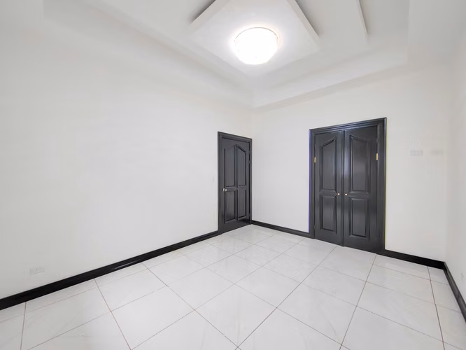 ALQUILER CASA INDEPENDIENTE DE UNA PLANTA EN ROHRMOSER NUNCIATURA - 490M2 - Imagen 7
