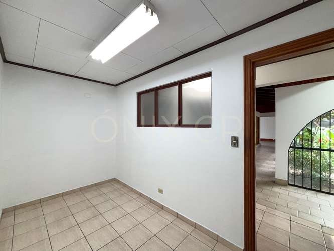 Ubicación Estratégica Rohrmoser + 615 m² para Comercio, Oficinas o Empresa - Imagen 11