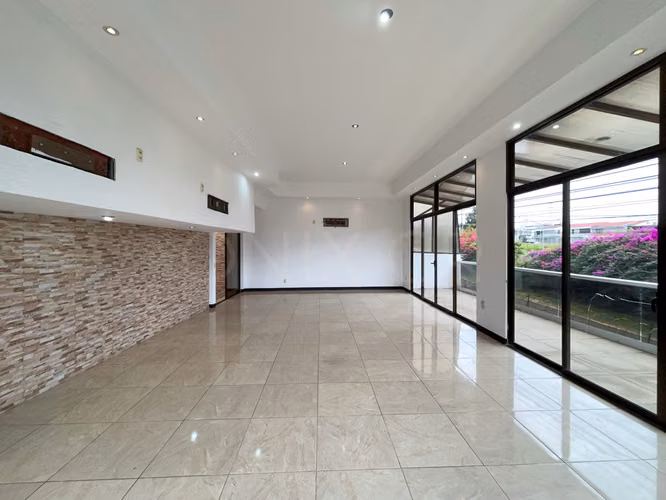 Propiedad Comercial Premium en Rohrmoser | 10 Oficinas y 1.300m² - Imagen 2