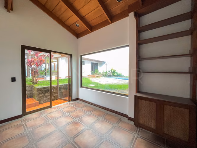 Propiedad Comercial Premium en Rohrmoser | 10 Oficinas y 1.300m² - Imagen 7