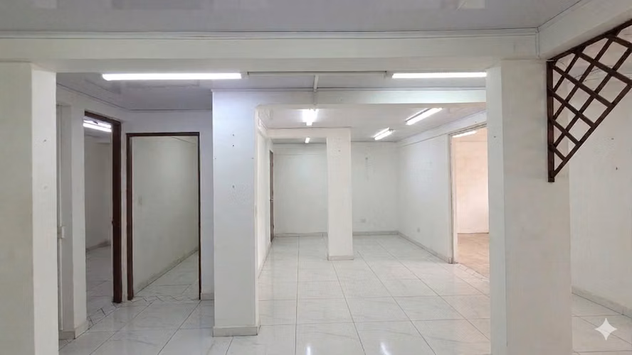 Venta de local 2 niveles sobre calle principal. Calle Blancos - Guadalupe -04 - Imagen 7