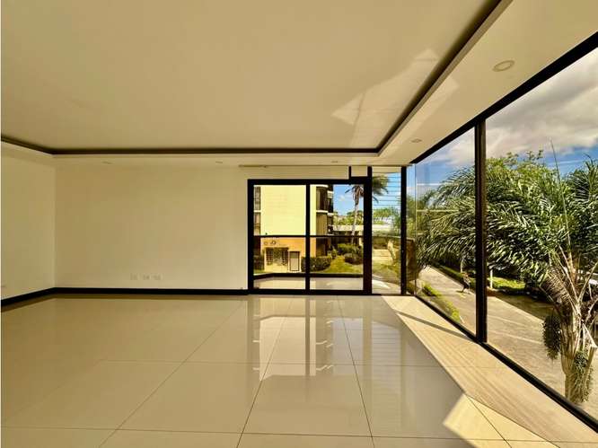 Apartamento espacioso y bien distribuido en Escazú - Imagen 1