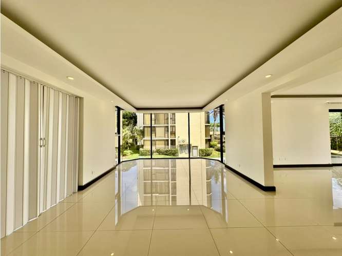 Apartamento espacioso y bien distribuido en Escazú - Imagen 4