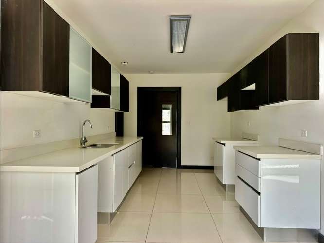 Apartamento espacioso y bien distribuido en Escazú - Imagen 8