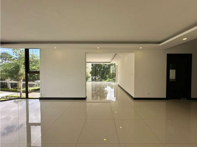 Apartamento espacioso y bien distribuido en Escazú - Imagen 6