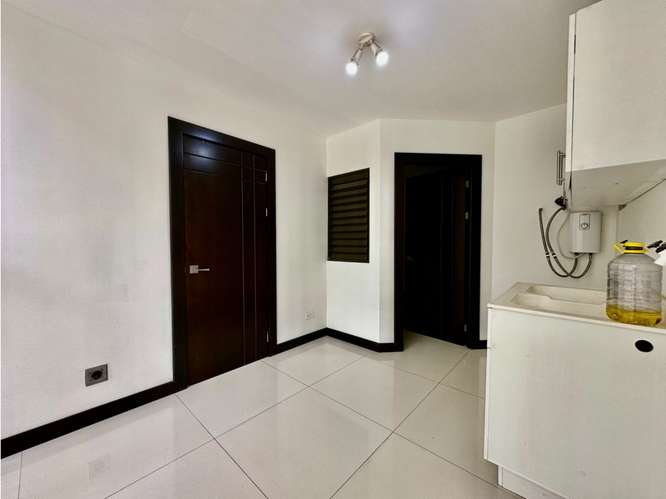 Apartamento espacioso y bien distribuido en Escazú - Imagen 9