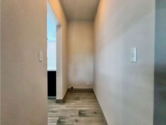 Estrene moderna casa cerca de la Panasonic - Imagen 5