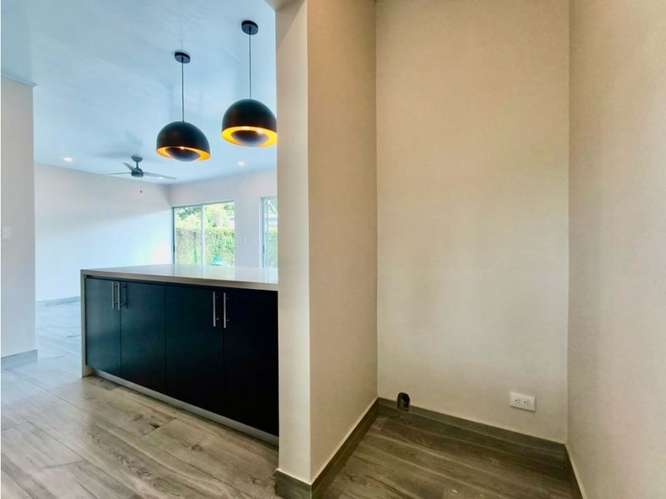 Estrene moderna casa cerca de la Panasonic - Imagen 4