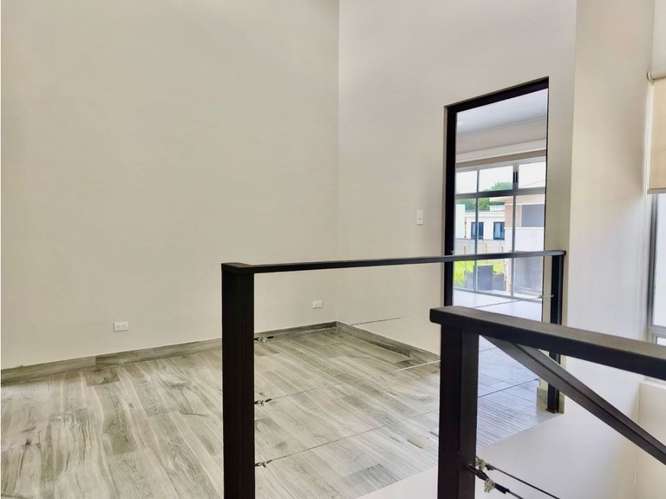 Estrene moderna casa cerca de la Panasonic - Imagen 13