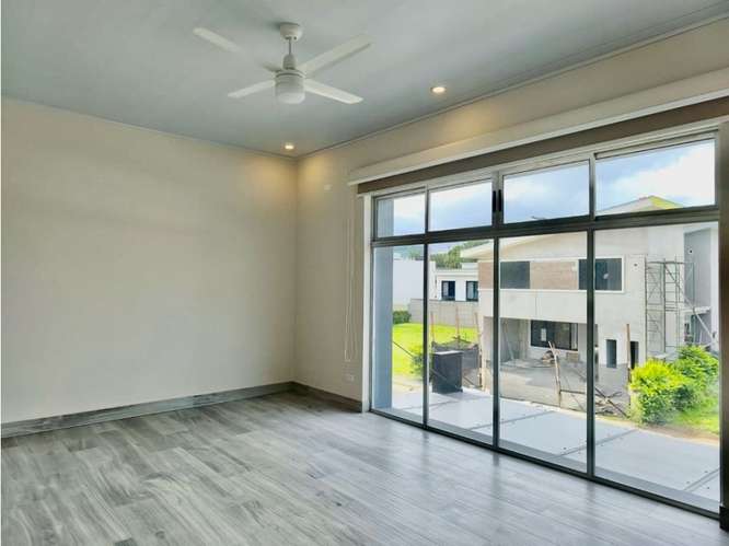 Estrene moderna casa cerca de la Panasonic - Imagen 15