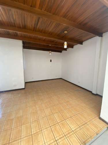 Escazú Se Alquila Acogedora Casa 1 Piso 3 HAB 600 000 - Imagen 4