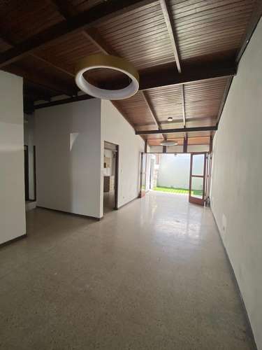 Escazú Se Alquila Acogedora Casa 1 Piso 3 HAB 600 000 - Imagen 2