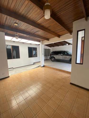 Escazú Se Alquila Acogedora Casa 1 Piso 3 HAB 600 000 - Imagen 17