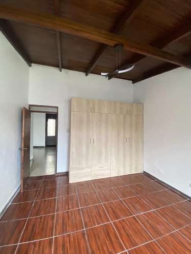 Escazú Se Alquila Acogedora Casa 1 Piso 3 HAB 600 000 - Imagen 11