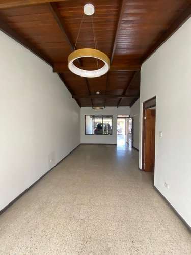 Escazú Se Alquila Acogedora Casa 1 Piso 3 HAB 600 000 - Imagen 1