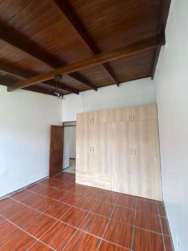 Escazú Se Alquila Acogedora Casa 1 Piso 3 HAB 600 000 - Imagen 12