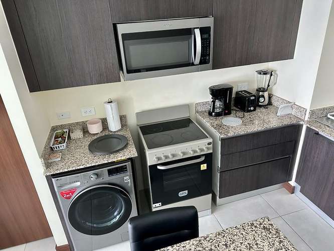 Venta de Apartamento Amoblado Torre los Yoses. - Imagen 2