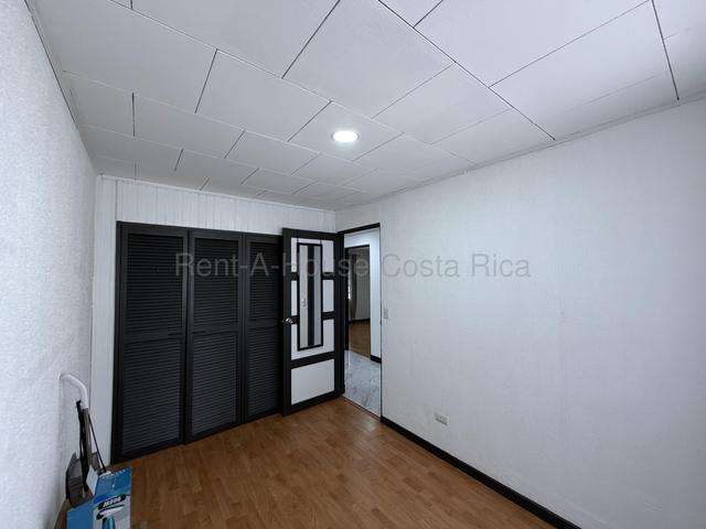 Venta de Casa de un Nivel Renovada en Sabanilla de Montes de Oca. 27-743 - Imagen 6