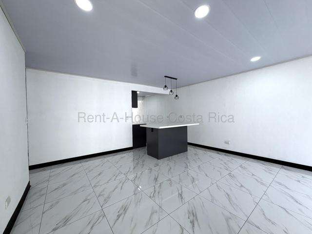 Venta de Casa de un Nivel Renovada en Sabanilla de Montes de Oca. 27-743 - Imagen 5