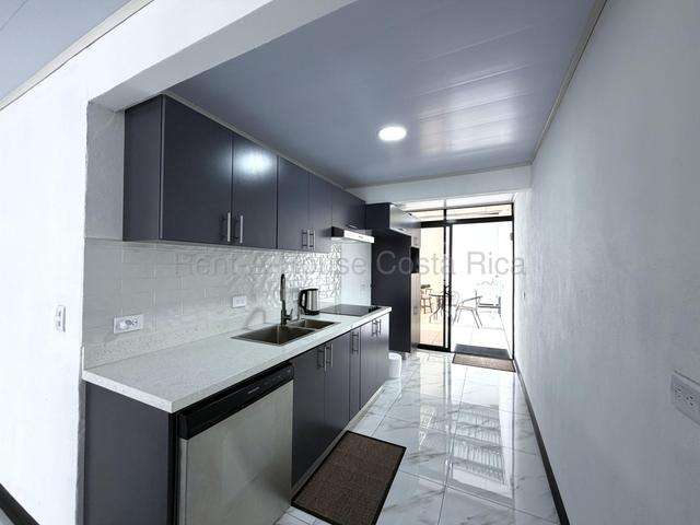 Venta de Casa de un Nivel Renovada en Sabanilla de Montes de Oca. 27-743 - Imagen 7
