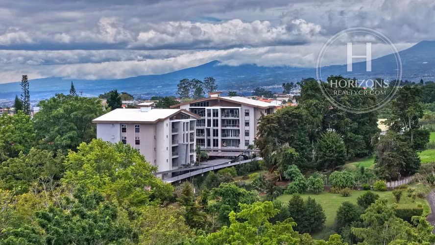 Se Vende Apartamento en Primer Nivel en Condominio Villa Verona en Curridabat 3 Habitaciones y Balcón nja1380sb
