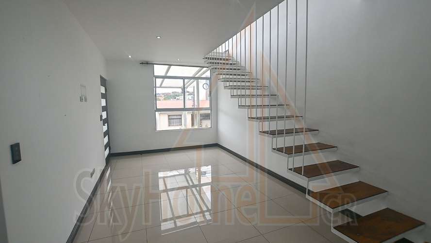1250 / Casa / Venta / Lomas de Montes de Oca / 3 habitaciones / Mezzanine - Imagen 5