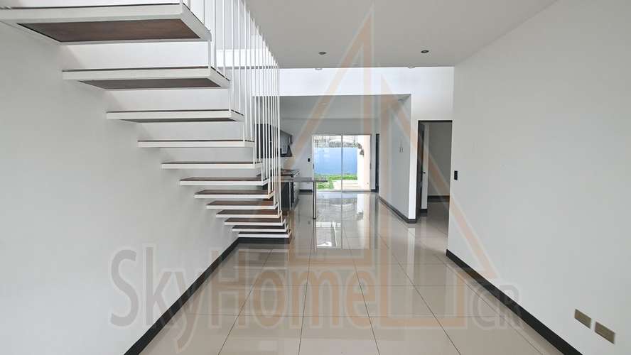 1250 / Casa / Venta / Lomas de Montes de Oca / 3 habitaciones / Mezzanine - Imagen 3