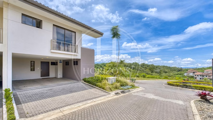 Casa en Venta en Condominio La Estefana con Jardín y Vistas a la Naturaleza 4 Habitaciones noj1176dm