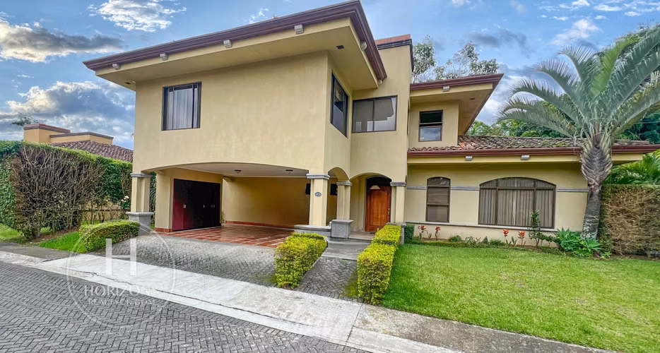 Casa en Condominio Hacienda Gregal Curridabat de 4 Habitaciones nja1130