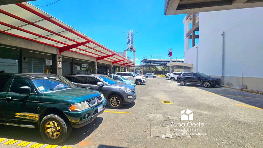 Venta de local comercial muy cerca de Distrito 4 - Imagen 8
