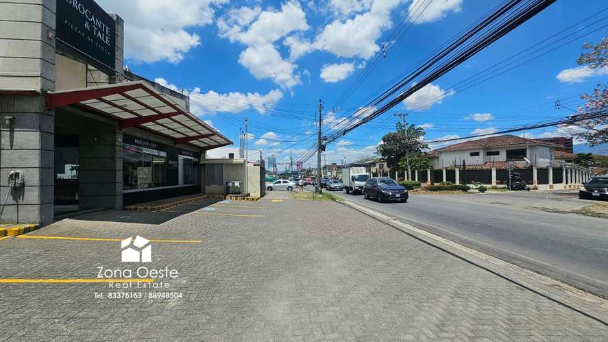 Venta de local comercial muy cerca de Distrito 4 - Imagen 9