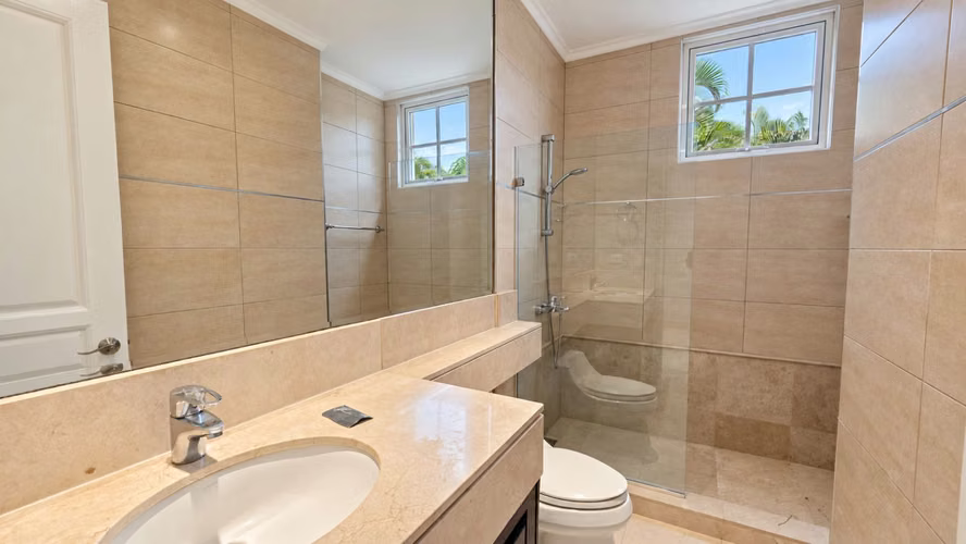 Alquiler Lujoso Apartamento 3 habitaciones con jardin sin muebles en Cortijo Los Laureles Escazu - Imagen 5
