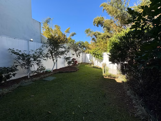 Casa grande en alquiler, con patio, tres habitaciones mas oficina. En condominio San Rafael de Heredia. - Imagen 16