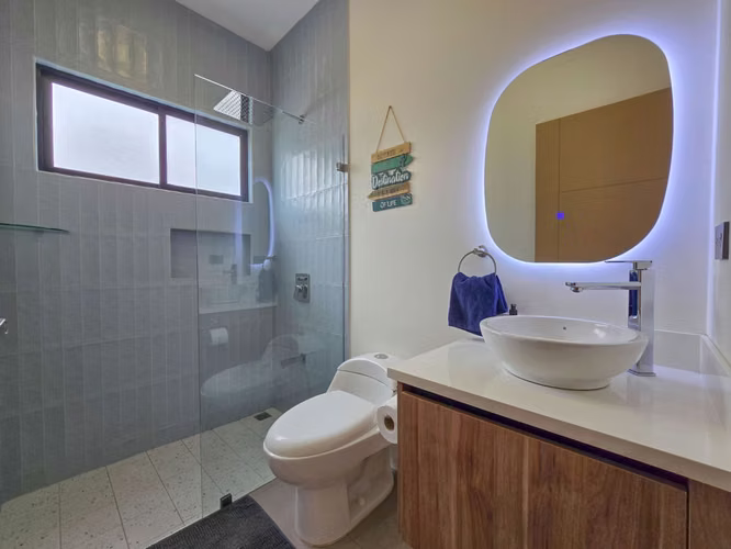 Casa Independiente Contemporánea con Jardín en Bello Horizonte Escazú - Imagen 12