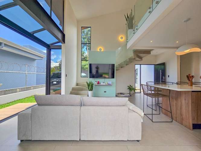 Casa Independiente Contemporánea con Jardín en Bello Horizonte Escazú
