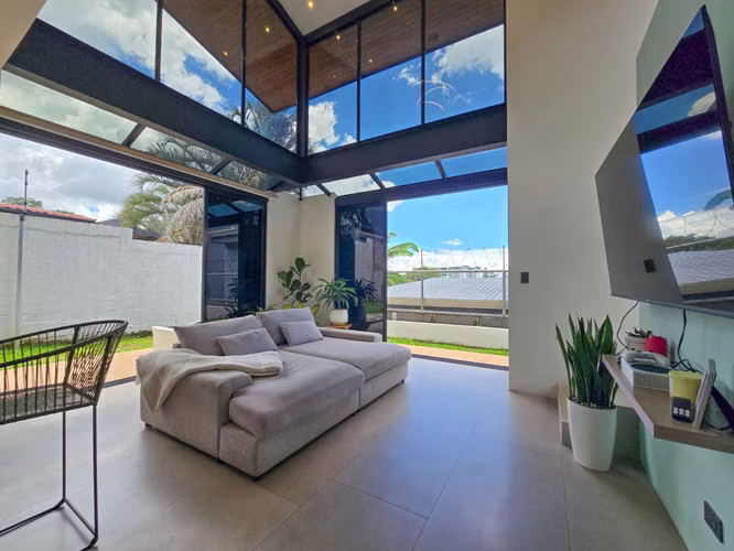 Casa Independiente Contemporánea con Jardín en Bello Horizonte Escazú - Imagen 10