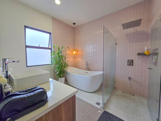 Casa Independiente Contemporánea con Jardín en Bello Horizonte Escazú - Imagen 16