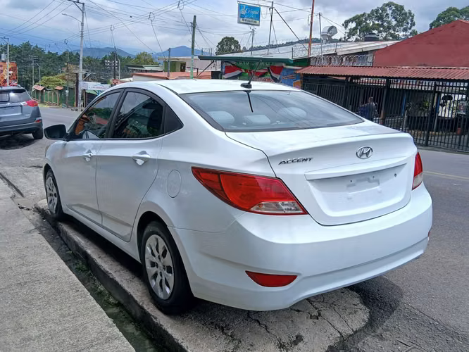 Hyundai accent  - Imagen 2